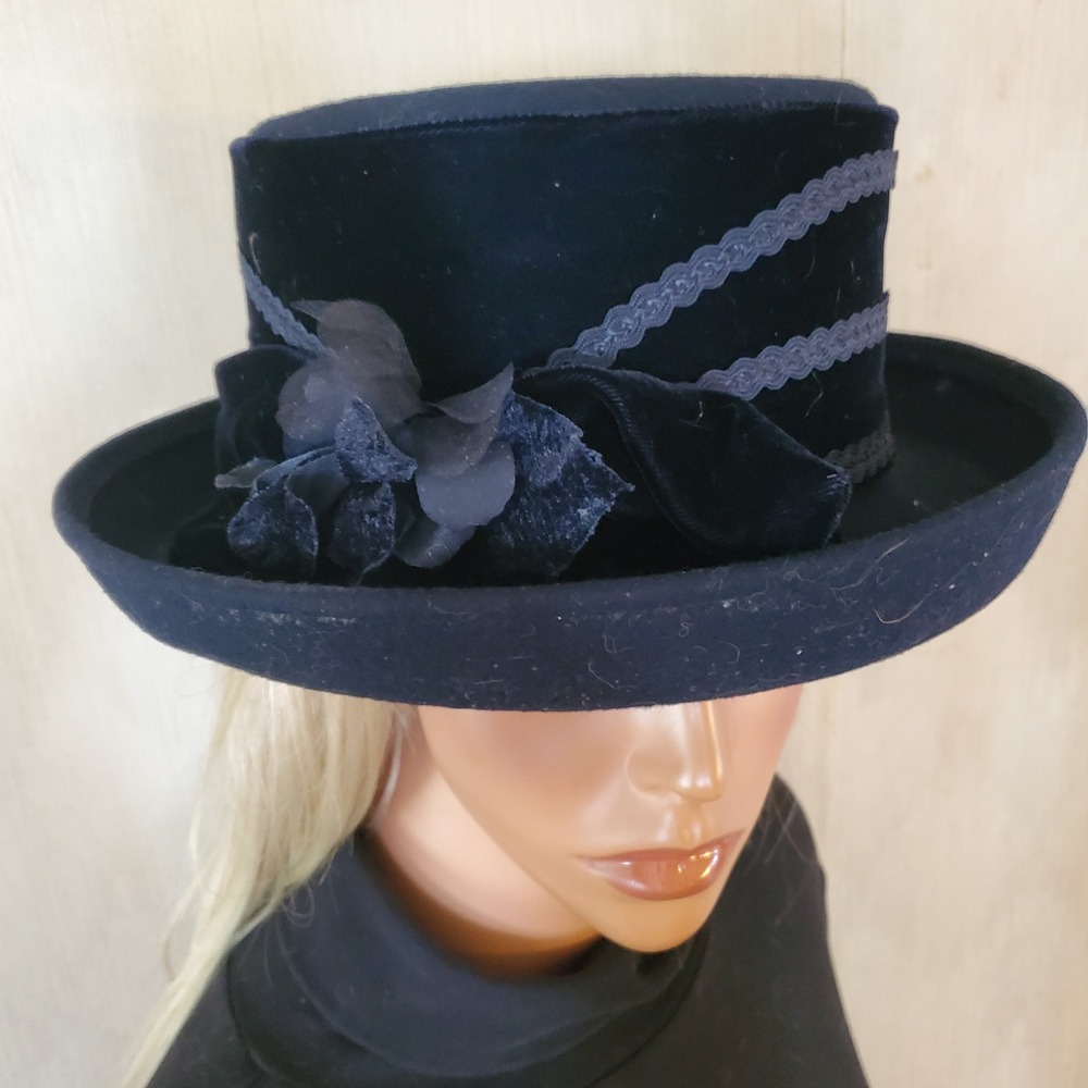Vintage Black 100% Wool Felt Dress Hat Velvet Trim Flower Made in USA Church